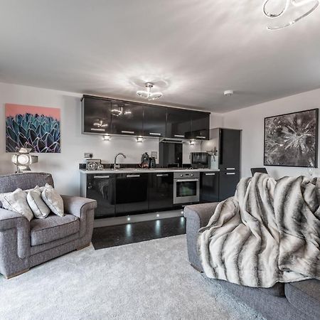 וורצ'סטר Luxurious River View Apartment With Terrace מראה חיצוני תמונה