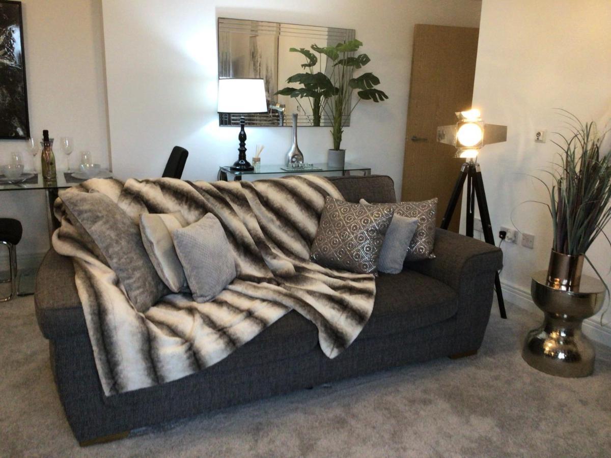 וורצ'סטר Luxurious River View Apartment With Terrace מראה חיצוני תמונה