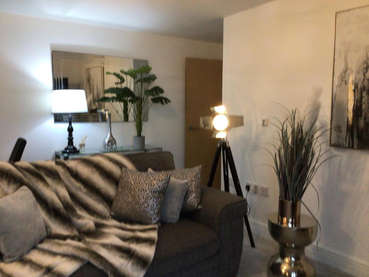 וורצ'סטר Luxurious River View Apartment With Terrace מראה חיצוני תמונה