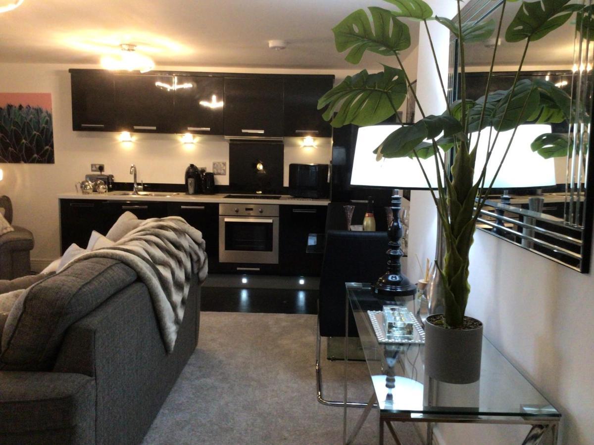 וורצ'סטר Luxurious River View Apartment With Terrace מראה חיצוני תמונה