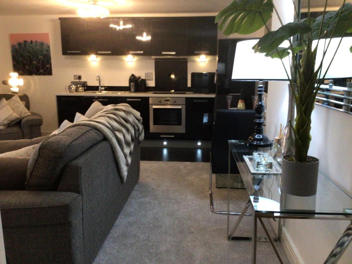 וורצ'סטר Luxurious River View Apartment With Terrace מראה חיצוני תמונה
