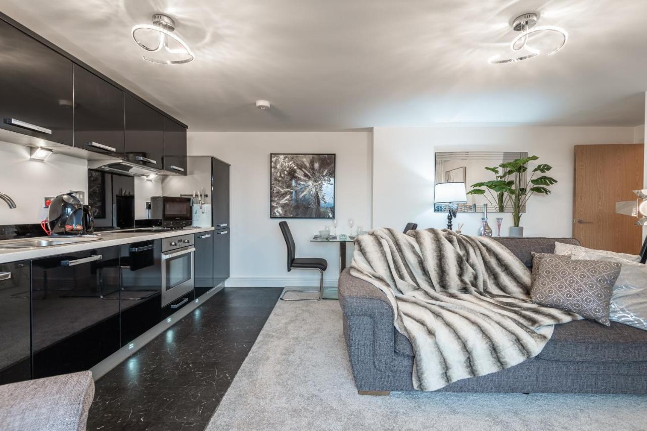 וורצ'סטר Luxurious River View Apartment With Terrace מראה חיצוני תמונה