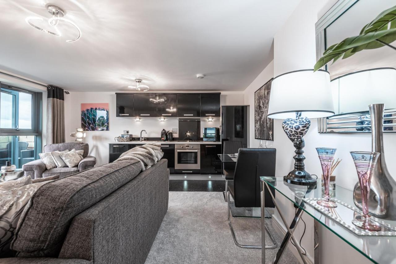 וורצ'סטר Luxurious River View Apartment With Terrace מראה חיצוני תמונה