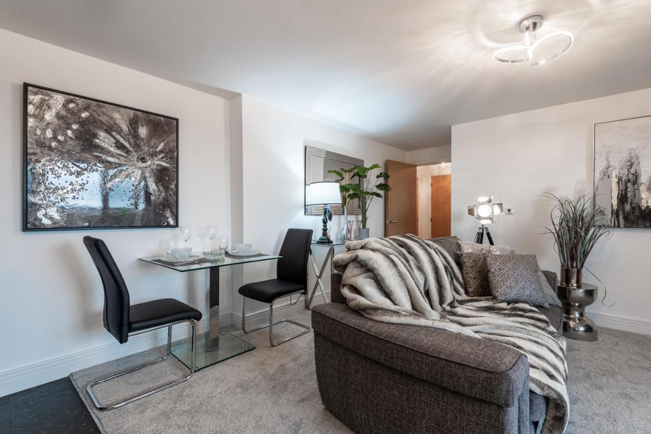 וורצ'סטר Luxurious River View Apartment With Terrace מראה חיצוני תמונה